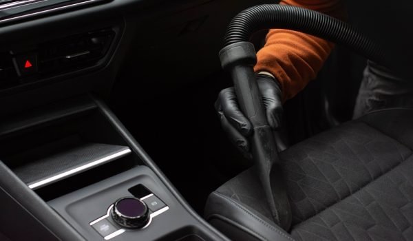 Detalus cheminis salono valymas Vilniuje